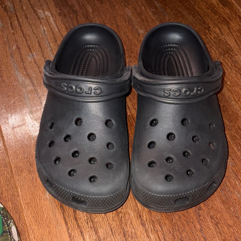 CROCS women’s Black Slip-On Slippers size 7 (men’s 5) - Picture 1 of 1